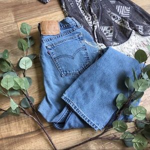LEVI’S 560 VINTAGE HIGH WAISTED MOM JEANS
